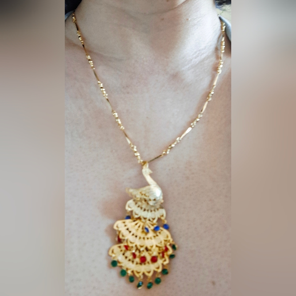 Vintage 80s 🦚✨️Jewelled Golden Peacock Necklace